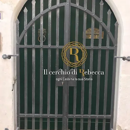 Rebecca's In Old Town Apartment